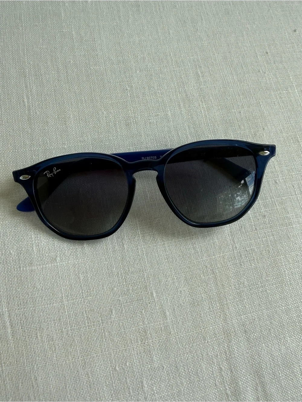 Ray-Ban Men's Blue Round Sunglasses with Dark Lenses